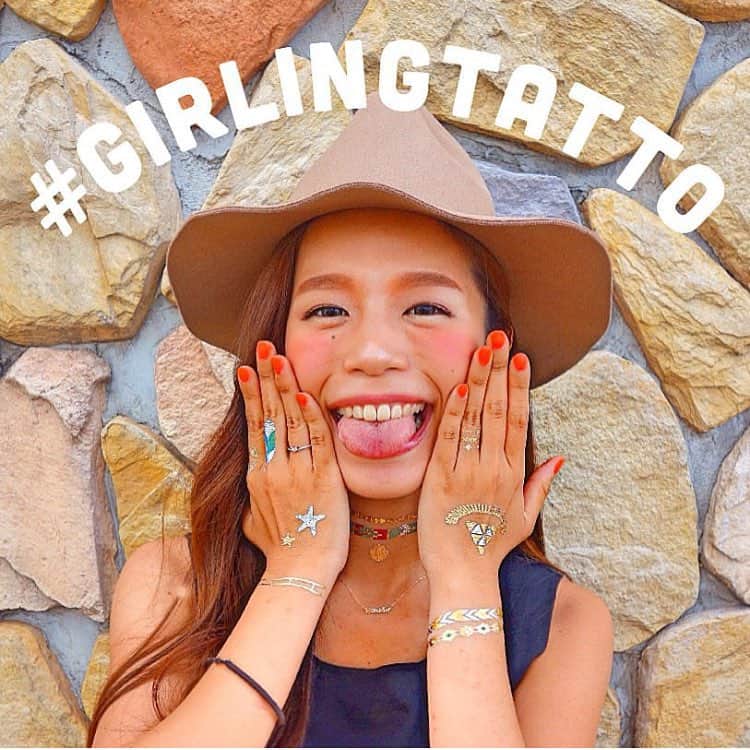 Girling Tattooのインスタグラム：「repost of @maihalling 🍄💗 Thank you🙏✨ #girlingtattoo #ガーリングタトゥー #タトゥーシール #ヒトデ #スターフィッシュ #ネイティブ #フェザー #ミサンガ」