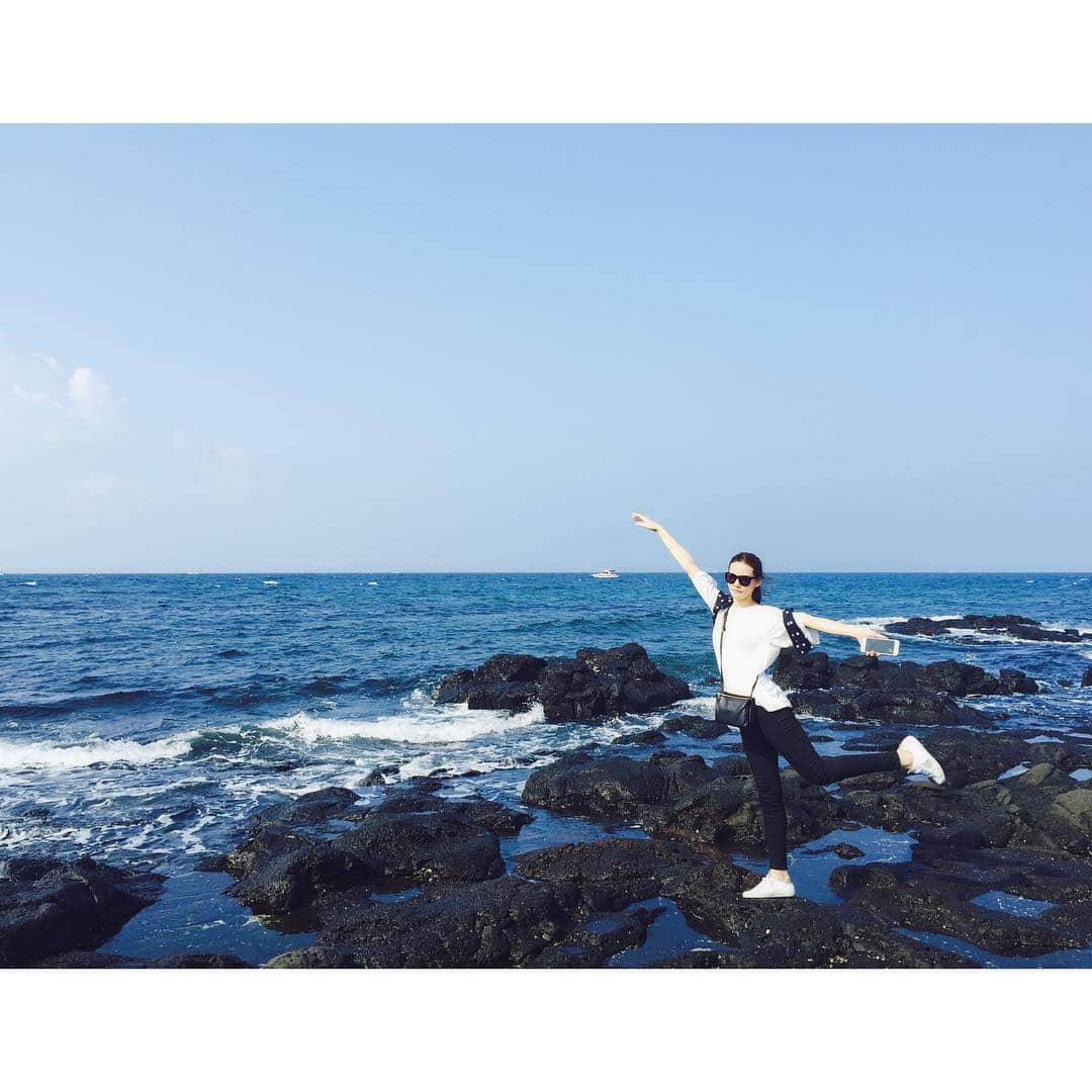 チャ・イェリョンさんのインスタグラム写真 - (チャ・イェリョンInstagram)「제주도 푸른바다 💙 🐳🐳 #Jeju#날고싶어요  #너무좋은제주」9月3日 17時59分 - chayeryun