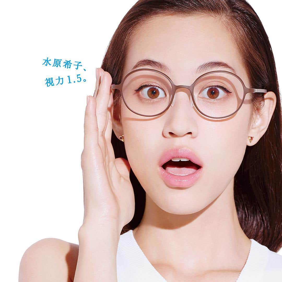 Zoff Officialのインスタグラム：「水原希子、視力1.5。新CM「Zoff SMART Let's Twist!篇」が9/3(木)から全国でO.A.スタート！  #zoff #zoff_eyewear #ゾフ #eyewear #glasses #メガネ #眼鏡 #水原希子 #kikomizuhara」
