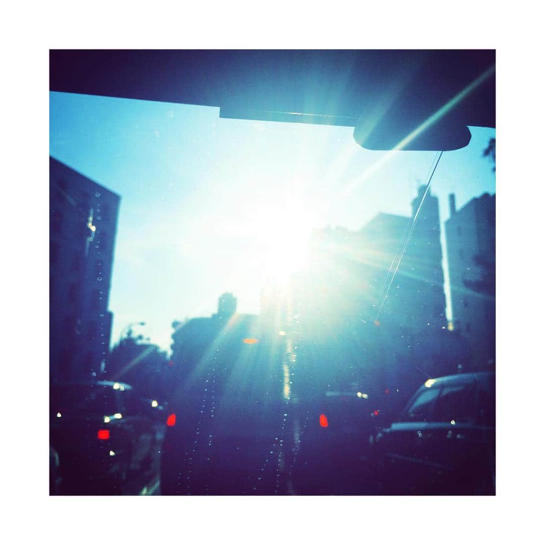 長谷川京子さんのインスタグラム写真 - (長谷川京子Instagram)「集中豪雨の後の青山。 突然の雨に足止めをくらい、カフェで待機☕️ だってわたしの車、窓が閉まらないの。雨がスゴイ勢いで入ってくるの。ワイパーもカクカクして、動きが遅いし.... と、車好きがする自慢みたいなことを言ってみました。」9月4日 16時53分 - kyoko.hasegawa.722