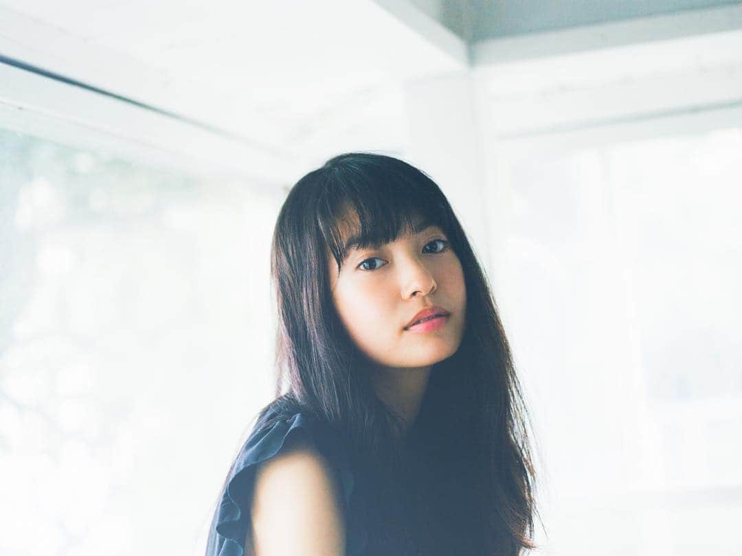 三瓶康友さんのインスタグラム写真 - (三瓶康友Instagram)「Momoko Tanabe, July 16, 2015 Personal shooting, after shooting for the magazine. --- 9/1発売『Seventeen10月号』ニット企画の撮影後に撮影。 #seventeen #momokotanabe #15yearsold #Hasselblad #H4D #セブンティーン #田辺桃子 #15歳 #ハッセルブラッド」9月4日 22時13分 - sampeism