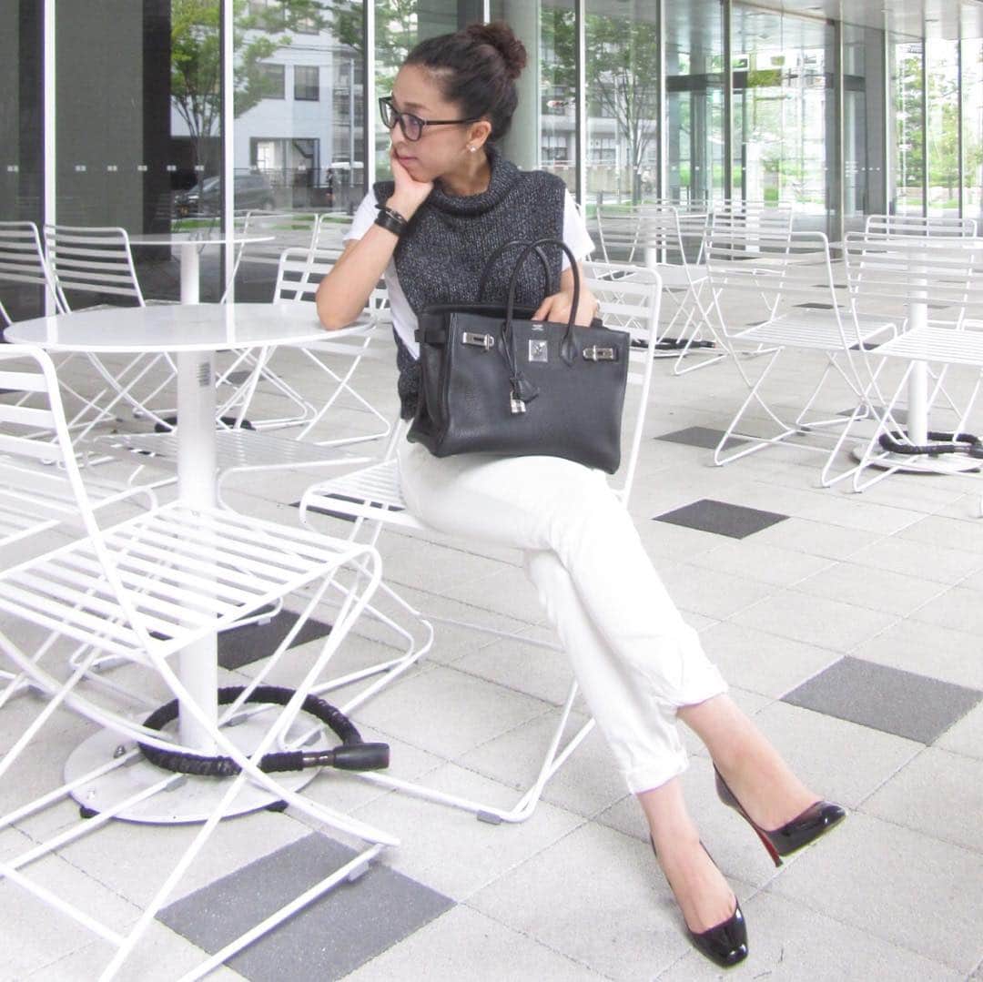 bemiのインスタグラム：「今日のワタシ☺︎ 少し前に買ったニットベスト✨着てみました♬  #fashion#coordinate#ZARA」