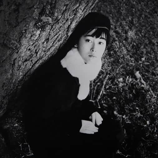 安珠さんのインスタグラム写真 - (安珠Instagram)「愛は目に見えないけれど写ります。わたしにとって写真は愛なのです。雅子を忍ぶ音楽会「よわほほやすらかに」感謝。映写の一枚より。  #masako #モデル雅子 #anjucamera #安珠写真家」9月6日 19時12分 - anjuphotographer