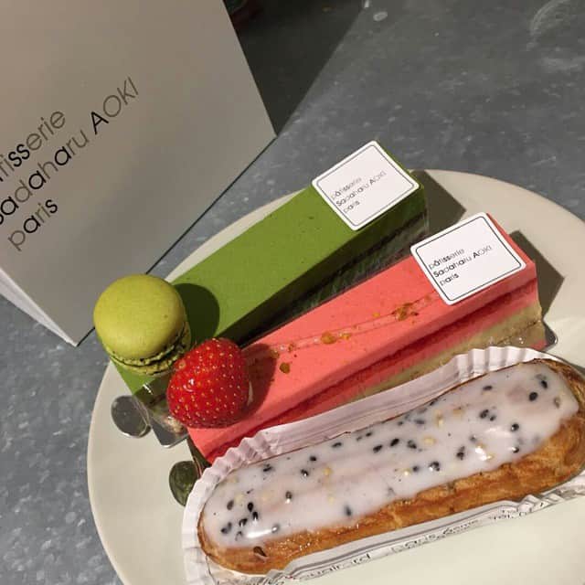 Pâtisserie Sadaharu AOKI Parisのインスタグラム：「Thank you! 👌  Repost @aquariella -  Eating my weight in delicious pastries 🍮🍰🍩 and chocolates 🍫🍬 while I'm still on vacation.  #paris #sadaharuaoki #patisserie #dietwhatdiet」