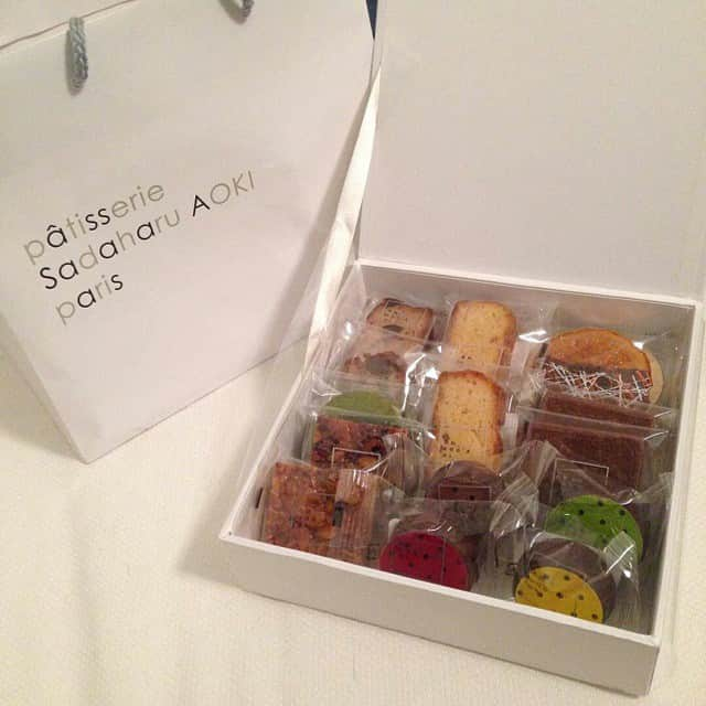 Pâtisserie Sadaharu AOKI Parisさんのインスタグラム写真 - (Pâtisserie Sadaharu AOKI ParisInstagram)「Thank you! 👌  By @atomtanaka -  #Paris#sadaharuaoki#souvenir#thanks#kosuke」9月7日 11時59分 - sadaharuaoki