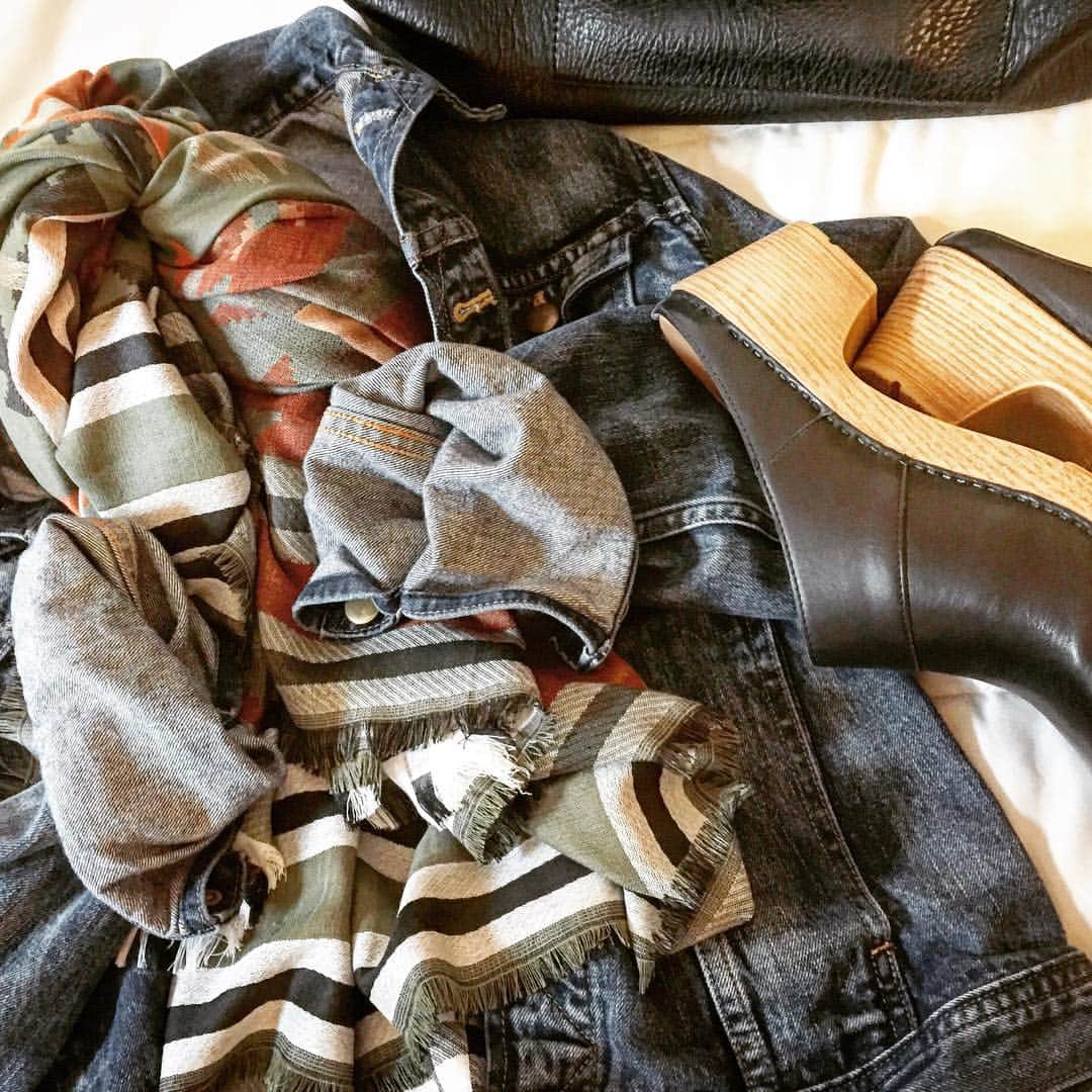 ダンスコのインスタグラム：「Show us your fall look! Tag us in your #Dansko photos! #clogs #justyourfavorites」