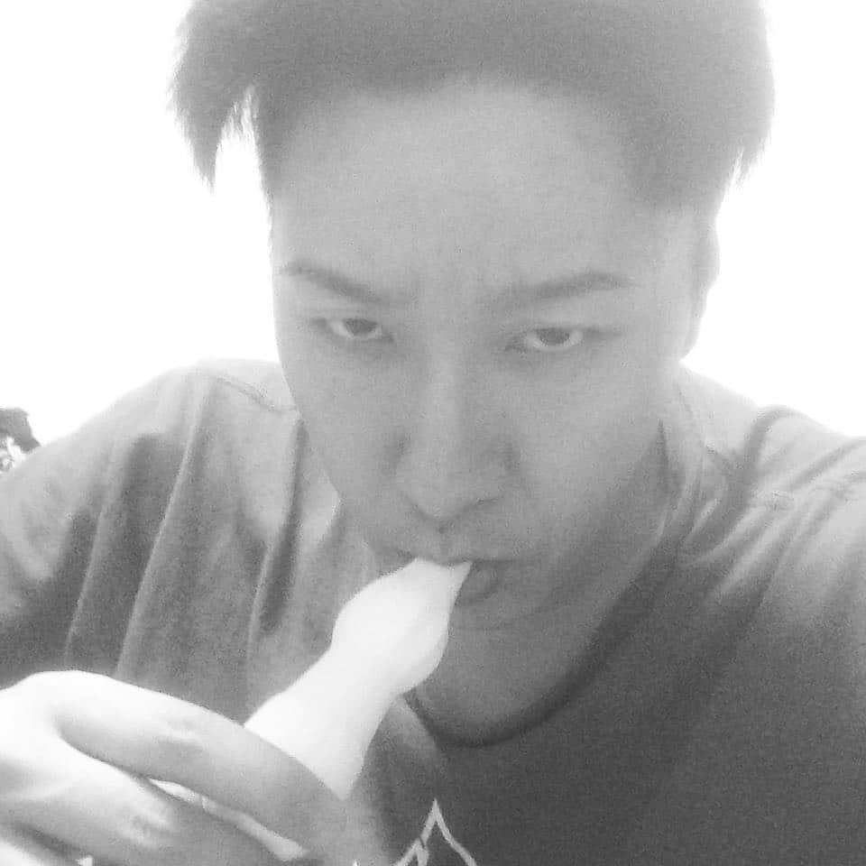 長田庄平のインスタグラム：「風呂上がりのパピコ最高っしょ #papico #濃いホワイトサワー #髪が80年代感 #マリリンマンソン意識した」