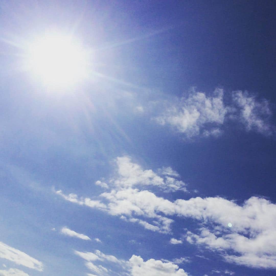 福田典子さんのインスタグラム写真 - (福田典子Instagram)「おはようございます！ やさしく吹く風が気持ちいいっ！ 今日もがんばろーって 気持ちにさせてくれます。  今日も今日感テレビ 13:55からです*\(^o^)/* #photo #sky #こういう写真を撮るのが好き #rkb #今日感テレビ #見てね」9月24日 9時26分 - norikofukuda212