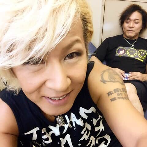 遠藤一馬さんのインスタグラム写真 - (遠藤一馬Instagram)「寝たふりして笑っちゃってんじゃねぇよ！(￣▽￣)/ #damijaw #kazuma  #shuji  #kyoto」9月10日 1時23分 - kazumaendo