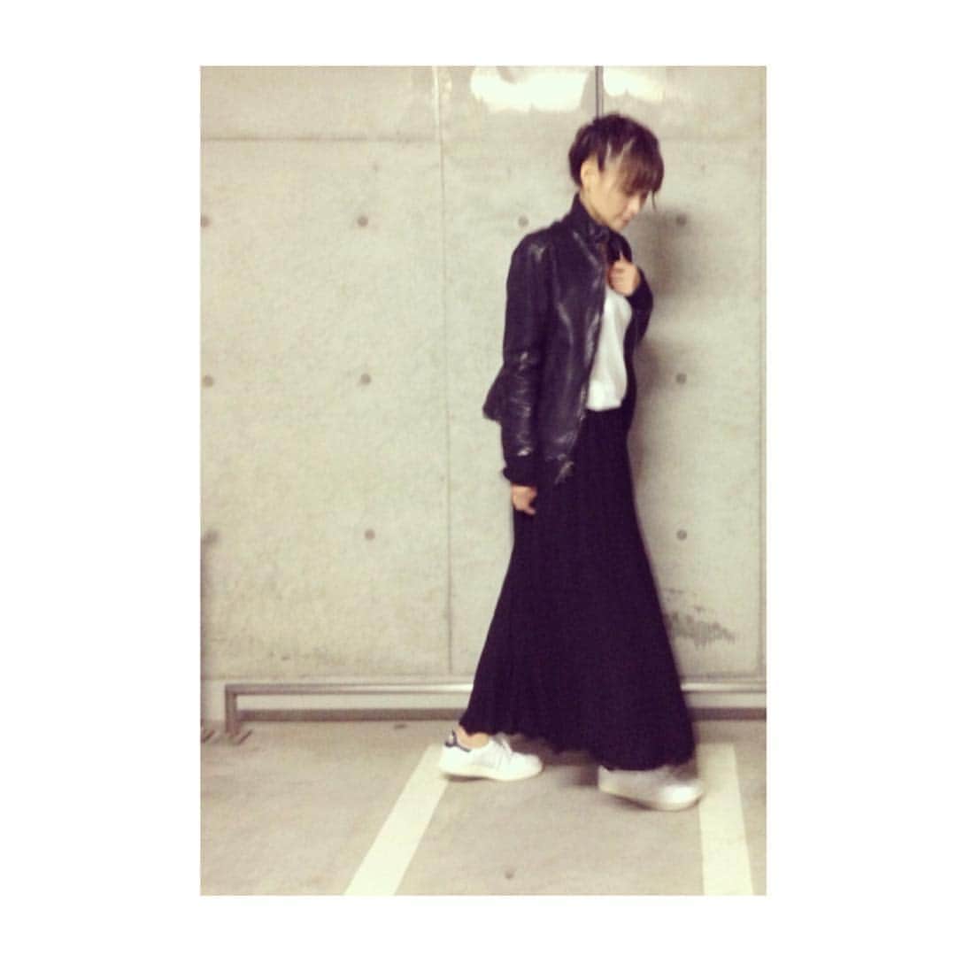 shenaaa16のインスタグラム：「*** *  #ZARA ポプリンシャツ #BEAMS レザーJKで… * •  今日のコーデ！ * * * ★  今週から… 軽井沢にいる長男！ 連日の雨で、残念だけど… 小学校最後の思い出♡ 楽しんできてほし〜な😋💕」
