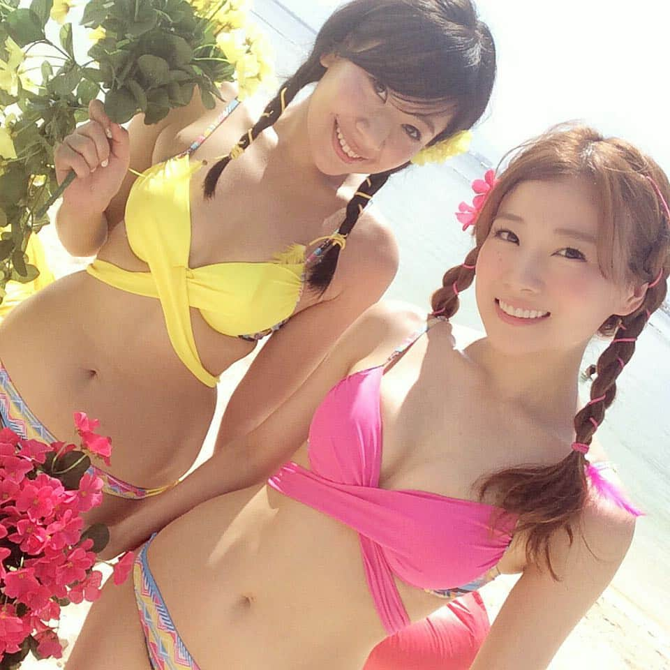 重盛さと美さんのインスタグラム写真 - (重盛さと美Instagram)「水着オソロイ💓✨ #黄色が大好きなきほちゃんにプレゼント🎁 #って言ってもネットで1800円😏（笑） #旅行中はいつも水着安いやついくつか買って毎日変えるタイプです🎶💕💕」9月11日 10時16分 - satomi_shigemori