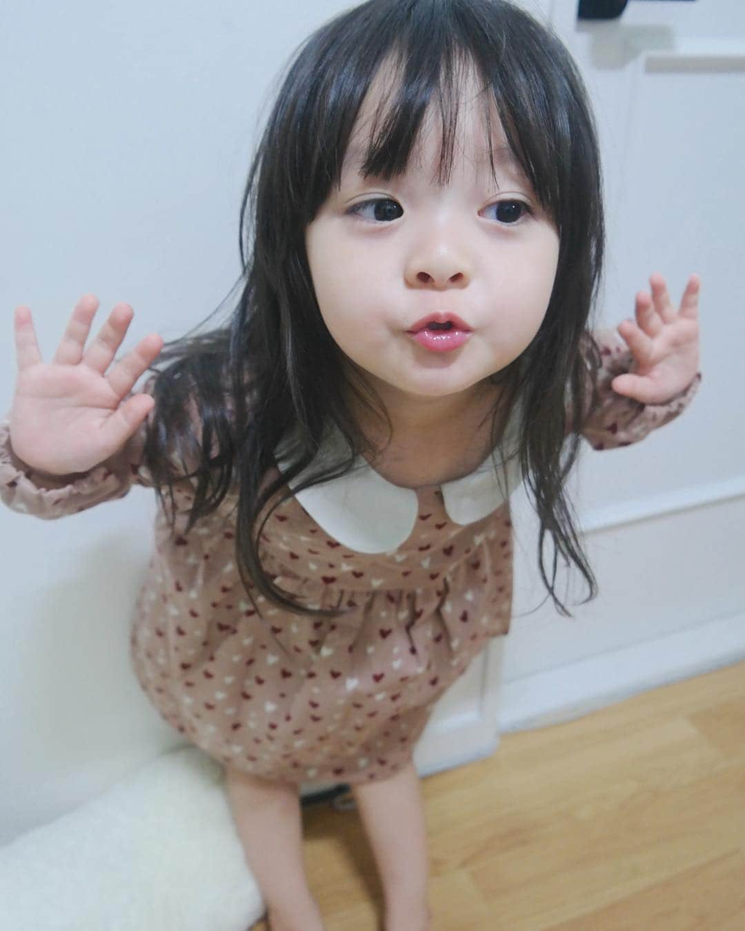 ジェウンさんのインスタグラム写真 - (ジェウンInstagram)「🙉 까꾸우우웅~❤︎ . . #잰 #재은#까꿍#다섯살#귀요미#nx300」9月11日 21時13分 - jaen_mom