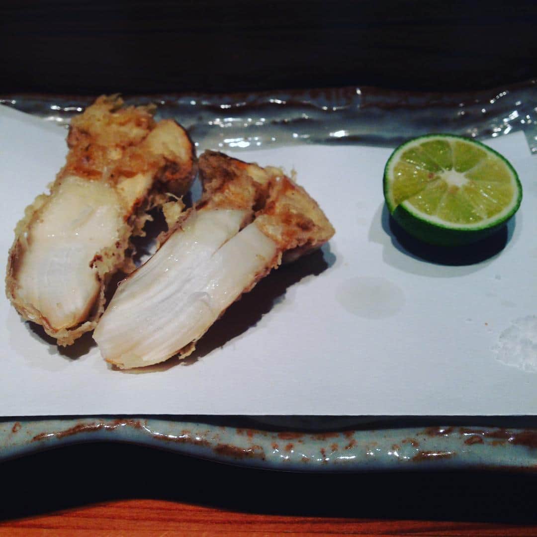 志摩有子さんのインスタグラム写真 - (志摩有子Instagram)「岩手産の松茸。 贅沢だけど天ぷらで食べるのがいちばん。 #天ぷら #松茸 #贅沢 #香りにうっとり」9月11日 22時45分 - ariko418