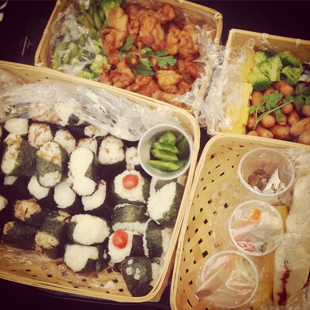 田波涼子さんのインスタグラム写真 - (田波涼子Instagram)「お弁当作って。 やっぱり外だと美味しいね」9月12日 13時35分 - ryokotanami