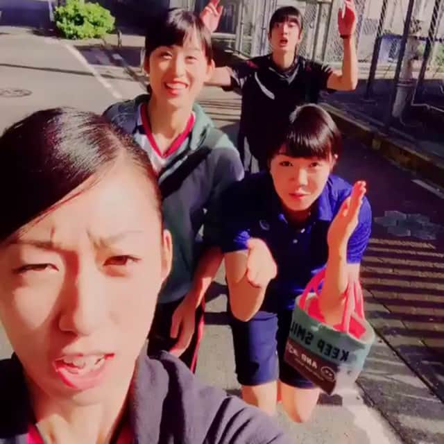 大竹里歩のインスタグラム：「🎥 よつばち🐝 アホ４人🙈 . 笑いが絶えません。 . こんな４人ですがリーグで 力を合わせて戦います🙆✨ * #よよよっの意味はありません #鍋谷のゲッツは残念ながら半分 #最後のポージングはハイキューをイメージ #Italia強かったですね#Italiaの国歌が好きです」