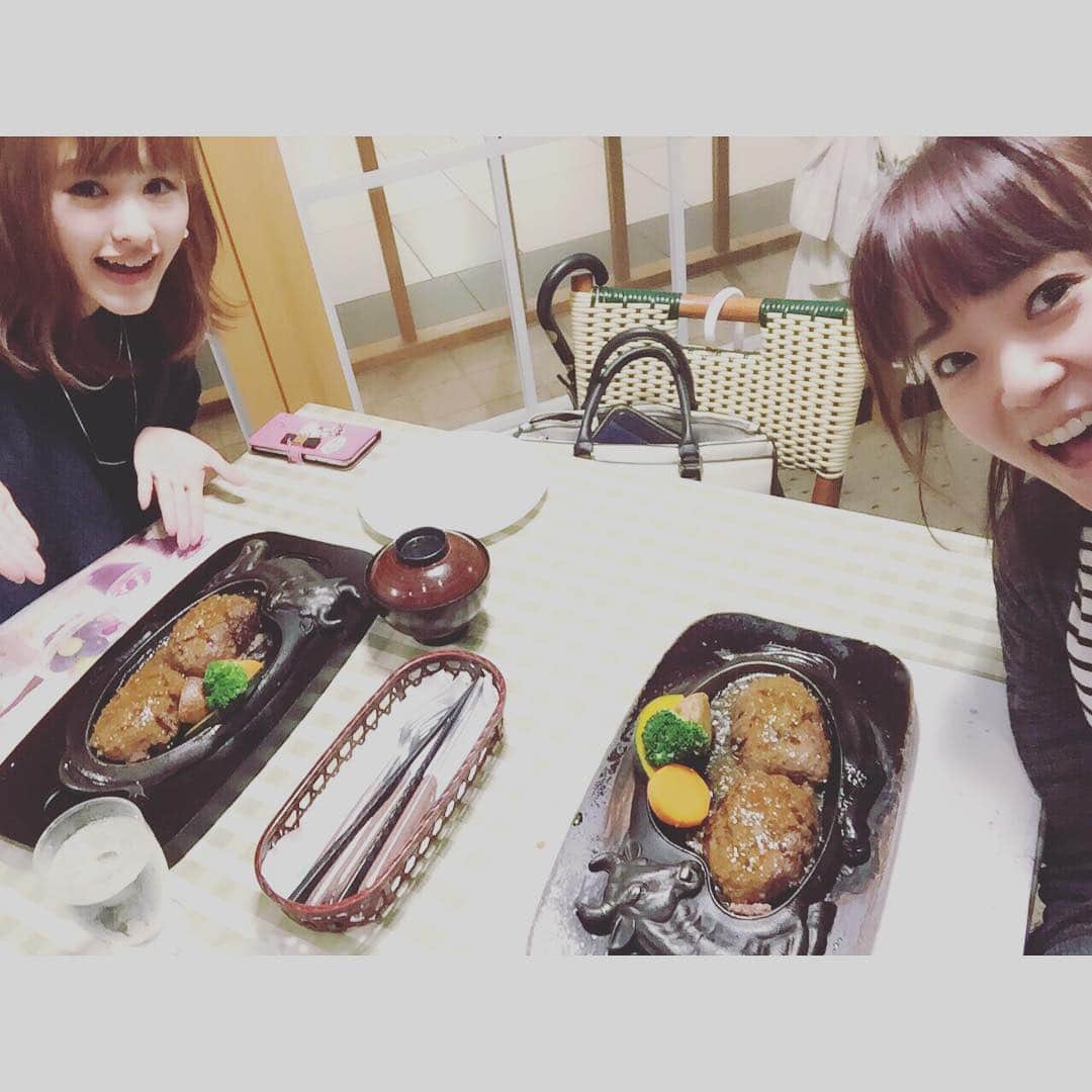 昆夏美さんのインスタグラム写真 - (昆夏美Instagram)「さわやかのげんこつハンバーグ！美味しすぎたー！レイナちんと私は明日が初日♡がんばる♡」9月17日 21時26分 - konnatsumi