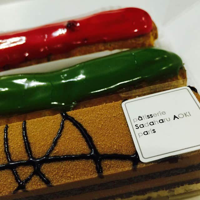Pâtisserie Sadaharu AOKI Parisのインスタグラム：「Repost @riwakane  パティスリー・サダハル・アオキ・パリ お初です、おいしいです。 #SadaharuAOKI #먹스타그램 #foodporn #데일리」