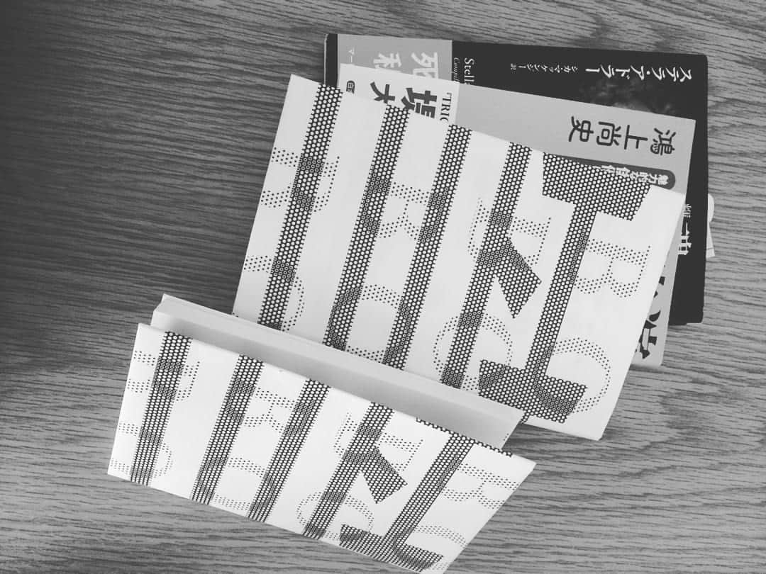 笛木優子のインスタグラム：「読書の秋、、、だよね！ 9月中に全部読むぞ！！って読めるかな 読んだかは今度聞いてね😅  みなさんも食欲の秋もいいけど、読書の秋もね😊👍」