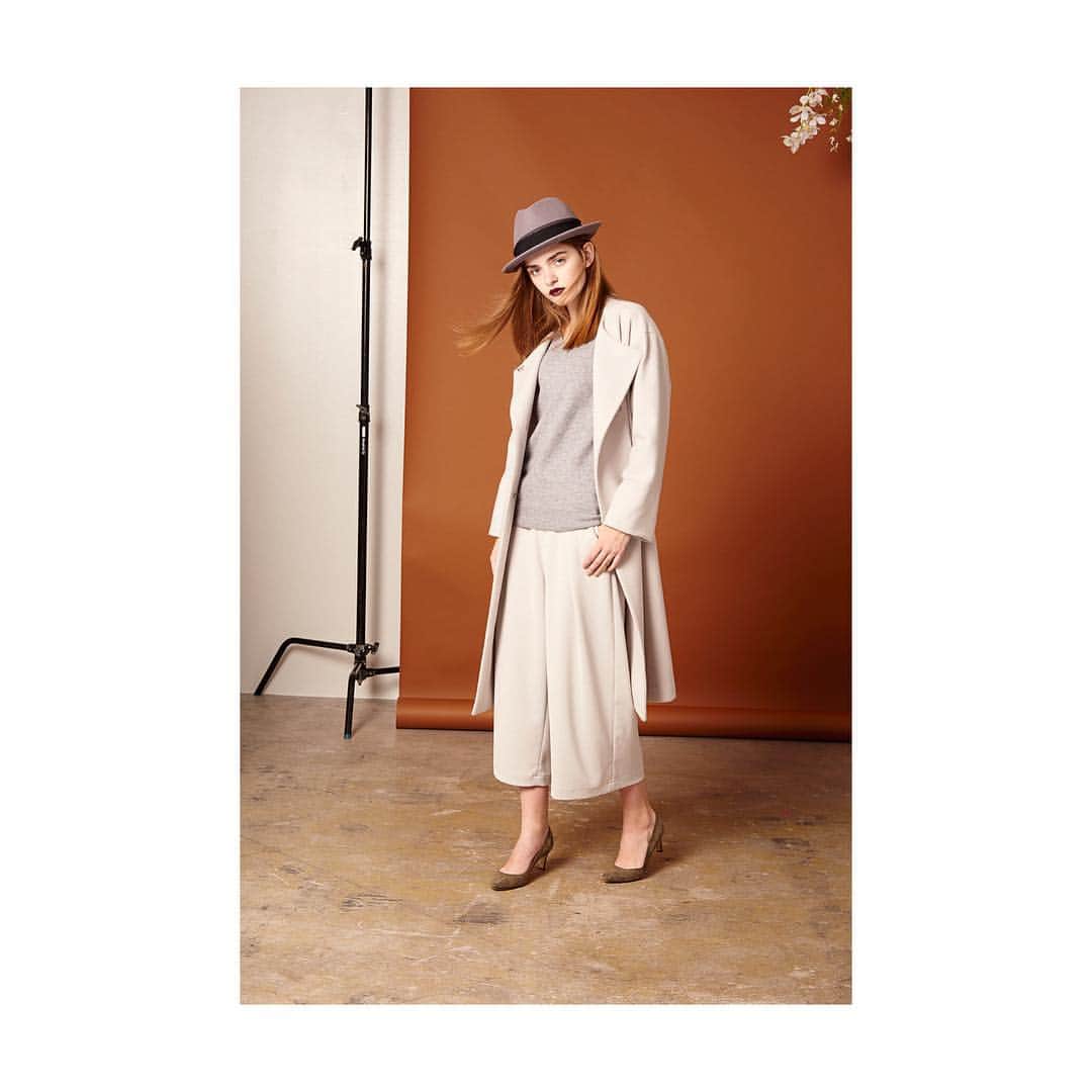 ボルニーのインスタグラム：「New Coat Collection The long gown coat [color: light gray, beige, navy]  #borny#2015aw#autumn#winter#new#newin#collection#fashion#coat#peacoat#import#select#hat#ferrucciovecchi #shoes#kspin#runwaychannel」