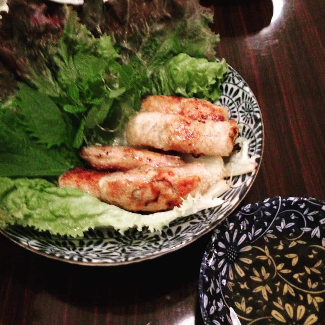 志摩有子さんのインスタグラム写真 - (志摩有子Instagram)「オーセンティックなメニューもしっかり美味しい。 #ベトナム料理 #揚げ春巻き #9月から夜の部スタート #松見坂」10月15日 0時15分 - ariko418