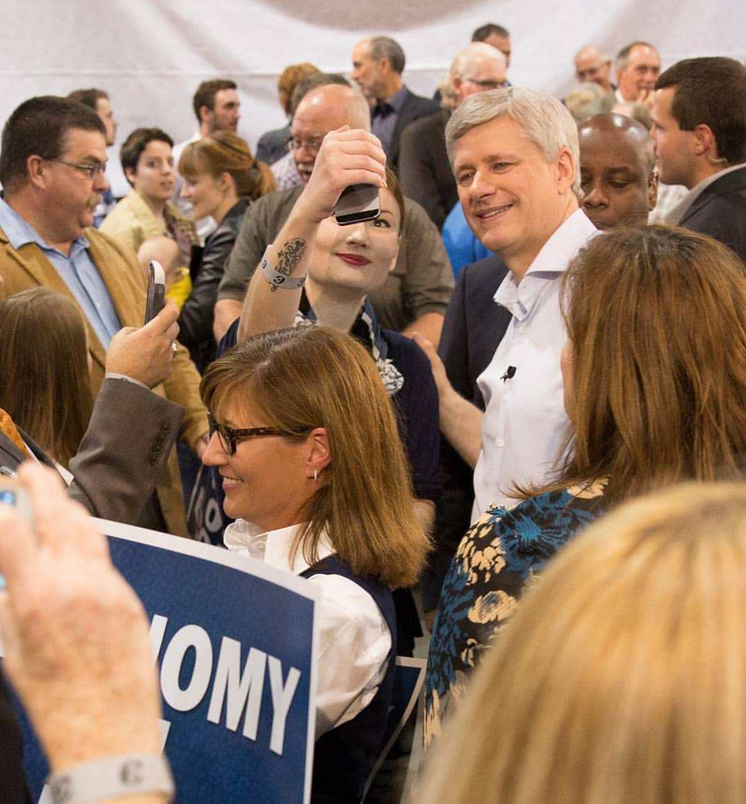 スティーヴン・ハーパーさんのインスタグラム写真 - (スティーヴン・ハーパーInstagram)「It was great to be in Brantford yesterday with so many strong Conservative supporters. The Liberals are promising to hike taxes and kill jobs. Not only will this hurt Canadian families, it will raise the cost of living.  Our Conservative Party has a better plan. We will support our families and seniors with lower taxes, balanced budgets, and a plan to protect our fragile economy.  In an election this close, every vote matters. Commit to vote Conservative on October 19.」10月15日 21時37分 - stephenharper