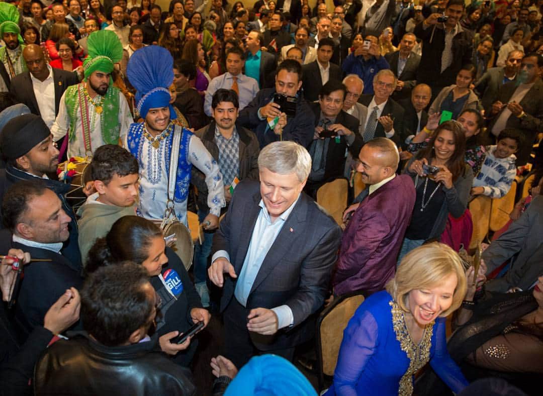 スティーヴン・ハーパーのインスタグラム：「Laureen and I had a fantastic time at the Canada India Friendship Group's Cultural Celebration in Brampton last night. Thanks to @jkenney, Lisa Raitt, and everyone who joined us for a wonderful evening!」