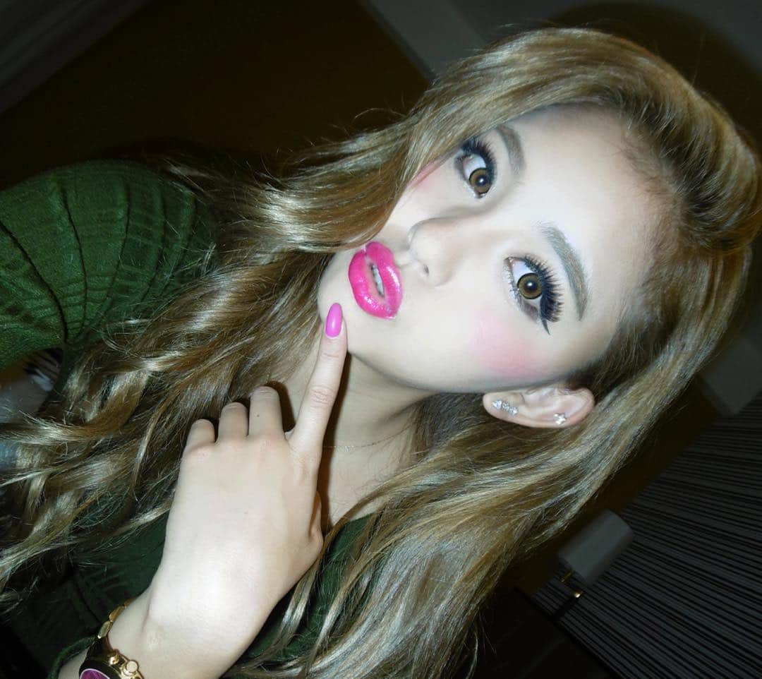 カレンさんのインスタグラム写真 - (カレンInstagram)「今夜は京都だよー！🚄 @WORLDkyoto 出番は23:00〜と24:30〜です👯 お待ちしてます💋💋💋 #WORLD #kyoto #club #selfie #makeup #girl #me #pink #lips #顔がまん丸 😗」10月16日 17時51分 - cjd_karen
