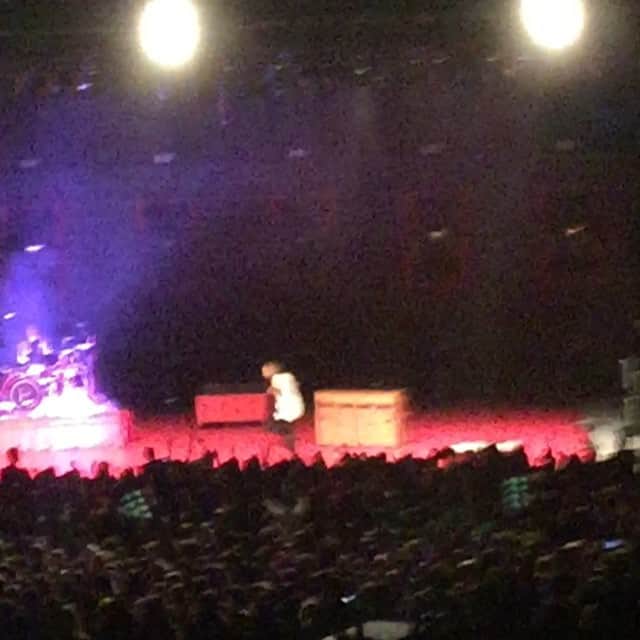 天月-あまつき-のインスタグラム：「I STILL CANNOT BELIEVE TGIS HAPPENED LOOK @ TYLER DANCING AROUND LIKE A FUCKING DORK」