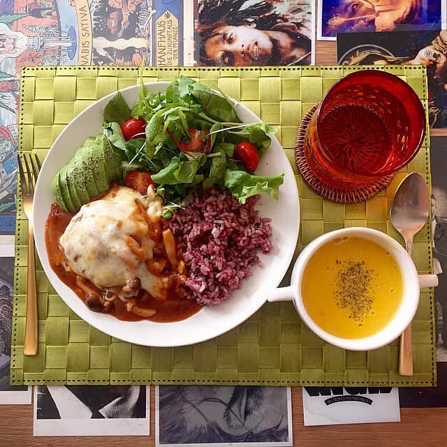 のインスタグラム：「#Pskitchen 煮込みチーズハンバーグプレートとかぼちゃのポタージュ😋🍴🍅 多めに作って余りを今日のお弁当にしたのですが、続きはblogに📝👀 ・・・ #ハンバーグ #かぼちゃのポタージュ #autumn #cooking #食いしん坊P #foodporn #foodstagram」