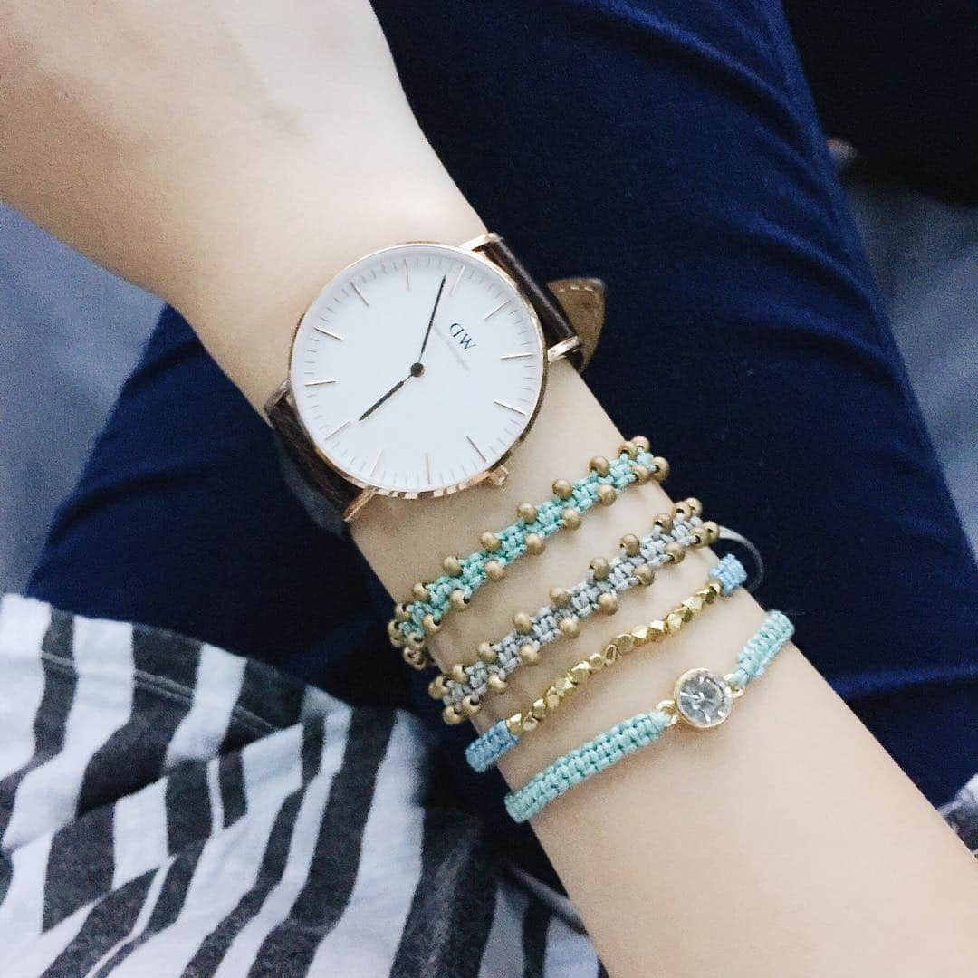 Heels Fashionのインスタグラム：「Wear 'em with your favorite watch, stacked with your favorite pieces or wear it by piece. A new #twenty9 favorite: minimalist macramé bracelets. 🌸」