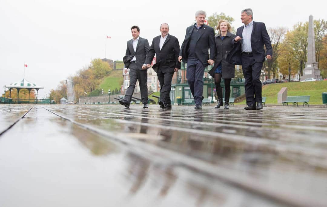 スティーヴン・ハーパーのインスタグラム：「Went for a walk with Laureen and our fantastic candidates Pierre-Thomas Asselin, Denis Lebel and Gérard Deltell.  We’ve got a busy day lined up talking to Canadians about our plan to cut taxes, keep the balanced budget, and create 1.3 million more good Canadian jobs by 2020.」