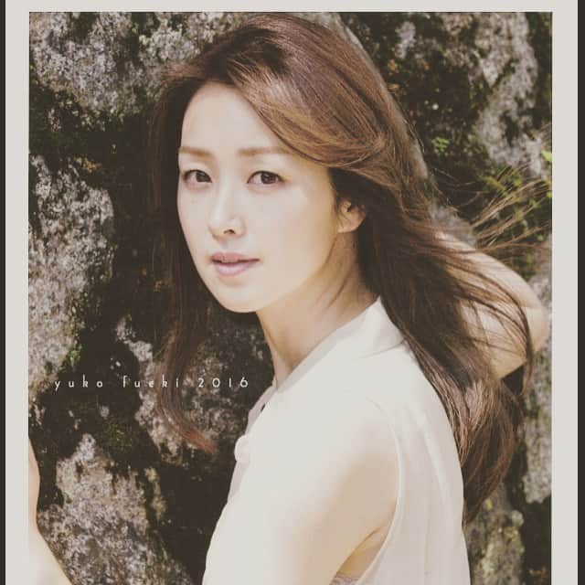 笛木優子のインスタグラム：「笛木優子さん 2016カレンダー 11/7くらいに発売しちゃうよね〜 💫💫💫 #달력 #calender」