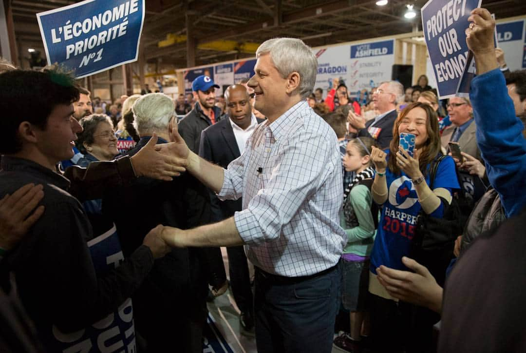 スティーヴン・ハーパーのインスタグラム：「Families all across Canada rely on the tax cuts and benefits introduced by our Conservative government. The Liberals are promising to take away universal child care cheques, roll back Tax-Free Savings Accounts, and hike taxes.  Not only will they hurt families, they will kill jobs. That’s not the right path for Canada.  The election is just two days away. On Monday, vote to protect our families.」