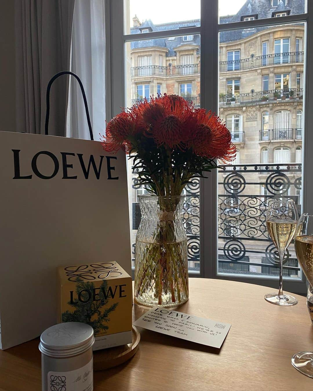 カヤ・スコデラリオさんのインスタグラム写真 - (カヤ・スコデラリオInstagram)「Thank you lovely @loewe team for having me at your fashion week show. We had a magical time in Paris -  @ginakanemakeup  @eamonnhughes  💜 u both」3月10日 5時58分 - kayascods