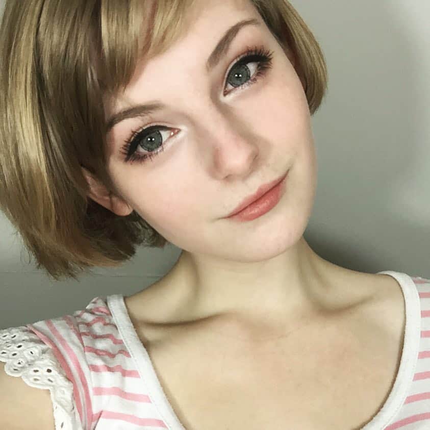 Ella Freyaのインスタグラム：「Another pic from when I did the video ^_^ #makeup #selfie #netherlands」