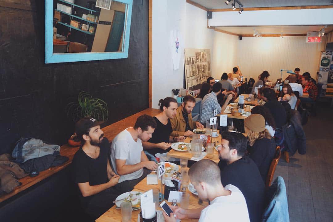 Superhumanoidsのインスタグラム：「breakfast w buds in montreal 🇨🇦」