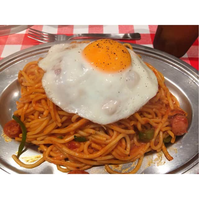 Washoku (和食) Japanese Foodさんのインスタグラム写真 - (Washoku (和食) Japanese FoodInstagram)「This dish is called "Napolitan ナポリタン" in Japan. It is cooked with Ketchup sauce. Many of Japanese are thinking that is Italian cuisine (^▽^), and like it very much. Photo : Pancho at Shinbashi in Tokyo http://washokuculture.com #japan #japanesefood #washoku #pasta #spagety #shinbashi #pancho #napolitan #ナポリタン #パンチョ #スパゲティ #新橋 #六本木ヒルズ」9月27日 17時17分 - washoku_japanesefood