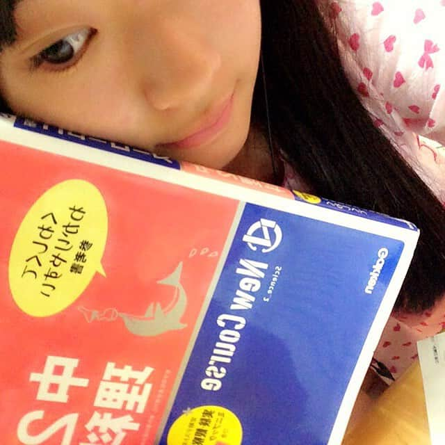 星名はるさんのインスタグラム写真 - (星名はるInstagram)「アニソンメドレーを聞きながら勉強しています！ 今はブラックブレッドのオープニングながれてたー！さっき帰り道ながれて上がったよ💕🐥あっ次はぎゃんぐすた！！」9月27日 22時43分 - hoshinaharu0106