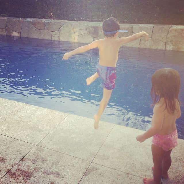 田波涼子のインスタグラム：「今日は運動会！ の後に習い事のバイオリン！ の後にプール！ 修行か💦」