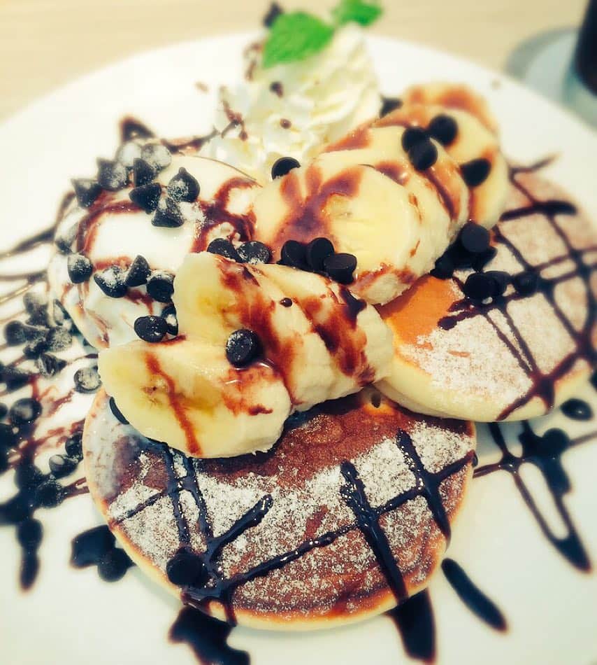 希志あいののインスタグラム：「(๑´ڡ`๑)♡ #パンケーキ#スイーツ#バナナ」