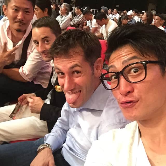 松田大作のインスタグラム：「おいとー😁  井岡一翔の防衛戦観戦してきました😍  一翔👊めっちゃカッチョ良かったで❤️ #ミルコデムーロ#クリストフルメール#谷鷹臣#井岡一翔#三階級制覇#防衛戦#かっこいい#カッチョ良かった#大阪」