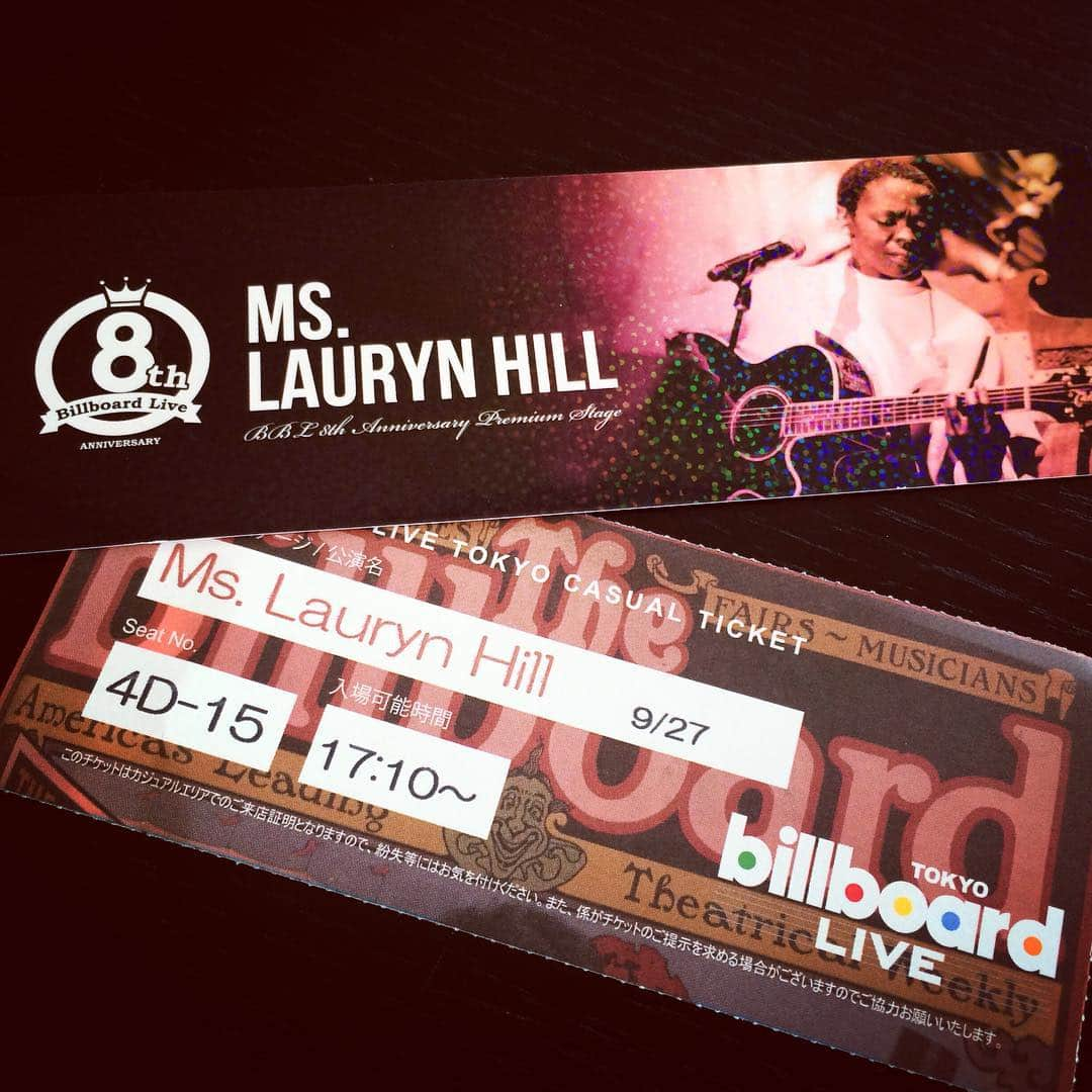 松本利夫さんのインスタグラム写真 - (松本利夫Instagram)「おはようございます！ 先日 「Ms.Lauryn Hill」 のLIVEに行ってきました！  The Fugeesの頃から 大好きなアーティストで 当時のHIP HOP, R&Bシンガーの アイドル的存在でした。  今で言うと RIHANNAさんみたいな 感じの立ち位置かな！？ 久々のLaurynの歌声は やはり素晴らしく 圧倒的な歌唱力 パワーがあり 観客は皆体を揺らし リズムをとり 手をあげて盛り上がっていました！  僕も当時の 青春時代を思い返しながら 聴き惚れていました。  余談ですが Laurynの誕生日が 僕と１日違いの5月26日！ しかも同じ歳という事で 勝手に運命感じてます笑  いや〜 それにしても やっぱりカッコ良かったな〜  久々に 「天使にラブ・ソングを2」 が観たくなった☆  #MsLaurynHill #TheFugees #TOKYObillboardLIVE #天使にラブソングを2 #松組 @matsugumi_ldh」9月29日 9時23分 - exile_matsu