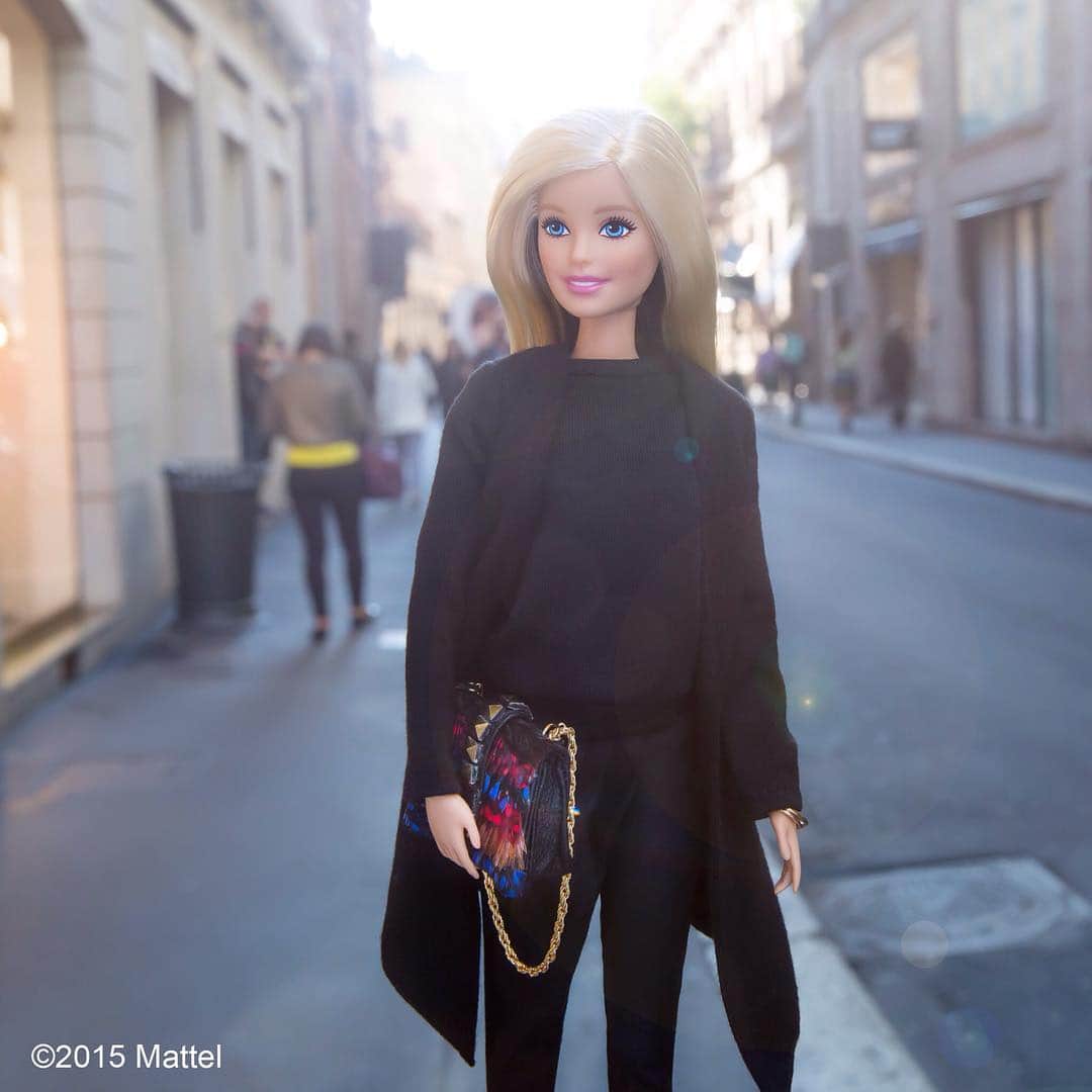 バービーさんのインスタグラム写真 - (バービーInstagram)「Ciao Milano! Now Paris awaits! 👋 #mfw #barbie #barbiestyle」9月29日 23時06分 - barbiestyle