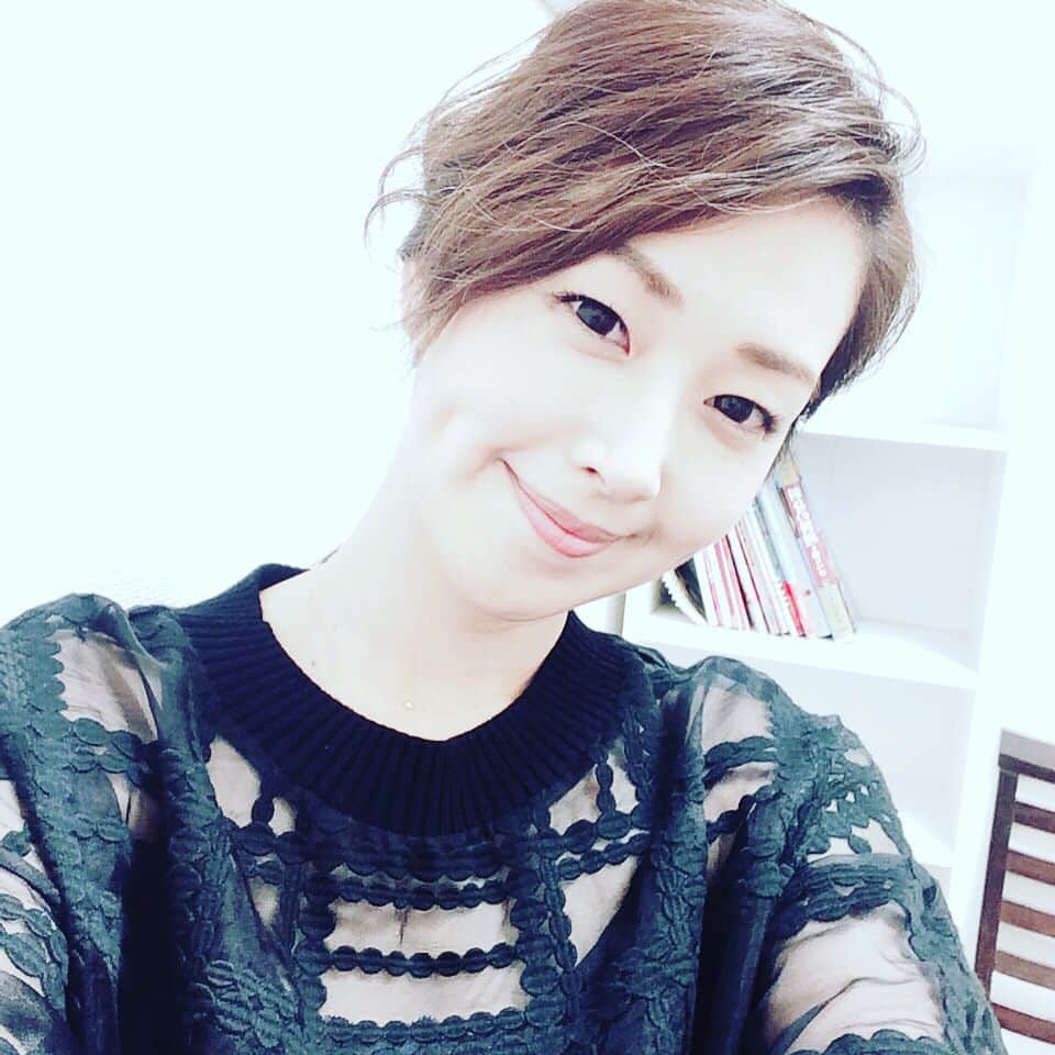 笛木優子のインスタグラム：「今日も収録頑張ります！の図 （笑）  最近だいぶ涼しくなりましたね😅  #tomorrowland#トゥモローランド」