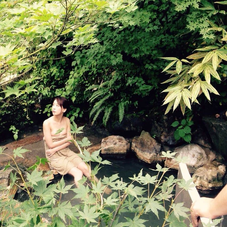 神室舞衣さんのインスタグラム写真 - (神室舞衣Instagram)「♨️温泉 #盗撮されてるみたい #いい湯だったな #紅葉の時期よさげ」10月2日 15時28分 - maikamuro.official