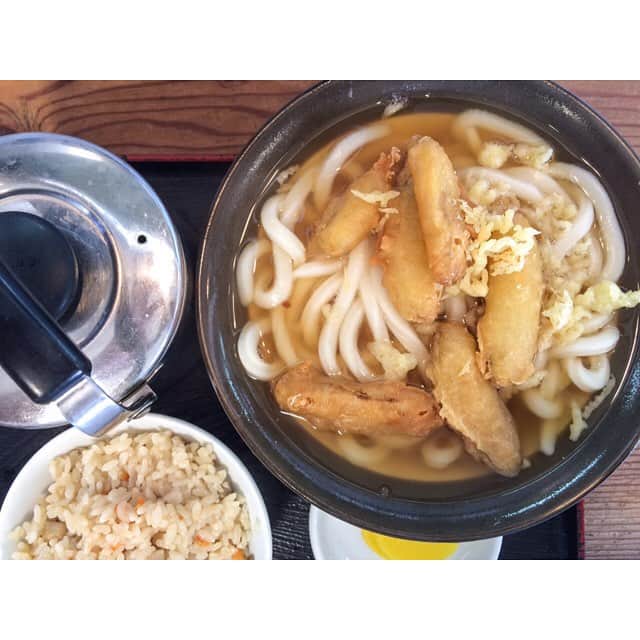 Washoku (和食) Japanese Foodのインスタグラム：「Makino-Udon (牧のうどん) is the most famous restaurant of Hakata style udon noodles. Most udon restaurants in Japan use noodles from other specialized makers, but this restaurant make their very own, and it usually tastes even better! Photo : Makino udon at Hakata in Fukupka http://washokuculture.com #japan #japanesefood #washoku #weird #udon #hakata #うどん #博多 #牧のうどん #ゴボ天うどん」