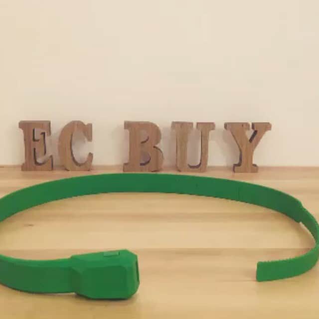 のインスタグラム：「Great stop motion vid of the Nooka Strip from our friends at @e_c_buy_online  #nooka #nookabelt #belt #magicbelt #easywear #easywearing #easybelt #nookastrip」