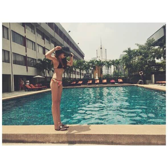 彩希エリナさんのインスタグラム写真 - (彩希エリナInstagram)「今日はbodyメンテナンスday＊* * #weekend #saturday #pool #bikini #girl #swimming #sunny #プール #水着 #ビキニ」10月3日 15時29分 - erina_saiki