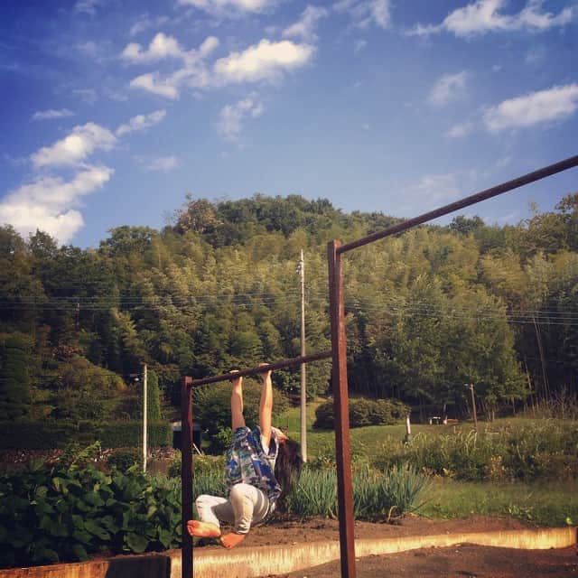 田波涼子さんのインスタグラム写真 - (田波涼子Instagram)「太陽と空と風と土と虫と共に」10月4日 15時47分 - ryokotanami