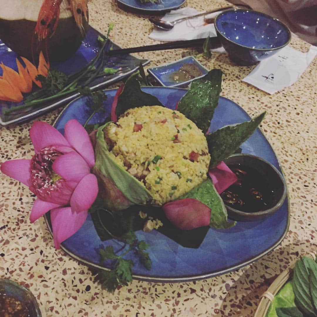 秋元玲奈さんのインスタグラム写真 - (秋元玲奈Instagram)「ベトナムはご飯の盛り付けがきれい✨ #ベトナム #ホーチミン #未来世紀ジパング」10月4日 23時02分 - rena_akimoto